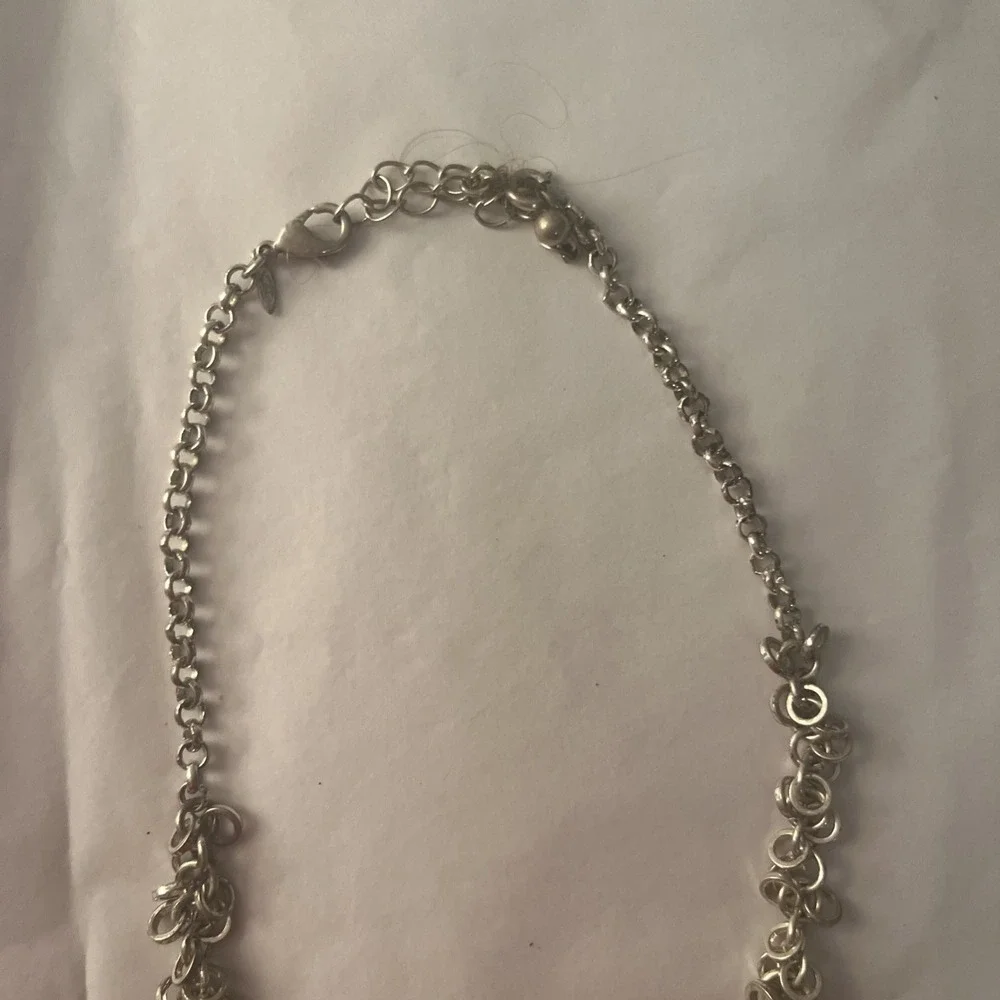 Avon Necklace Many‎ Ring Chain Silver Tone C39-5